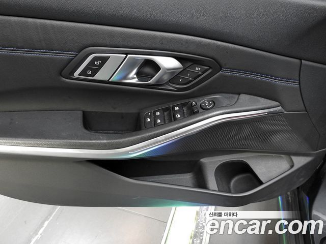 BMW 3-Series 2019 — photo 18
