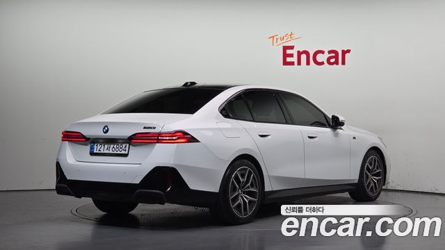 BMW 5-Series 2025 — photo 2