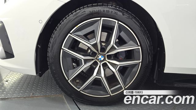 BMW 5-Series 2025 — photo 5