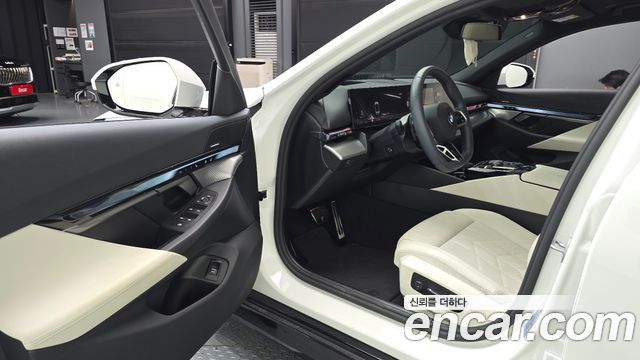 BMW 5-Series 2025 — photo 13