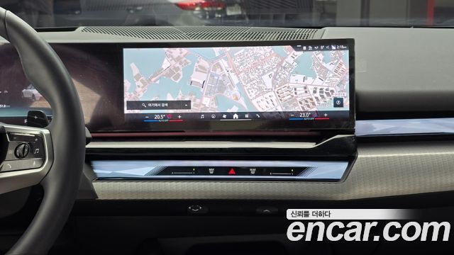BMW 5-Series 2025 — photo 20
