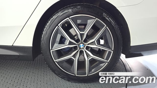 BMW 5-Series 2025 — photo 7
