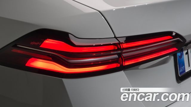 BMW 5-Series 2025 — photo 9
