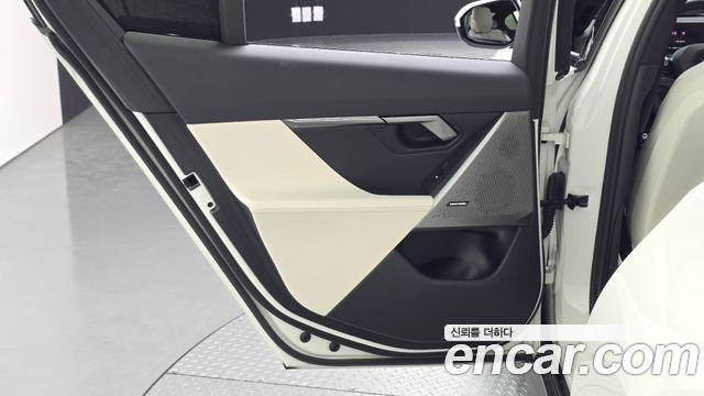 BMW 5-Series 2025 — photo 15