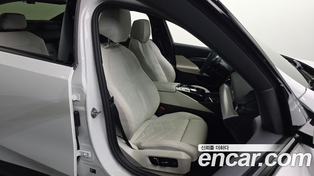 BMW 5-Series 2025 — photo 16