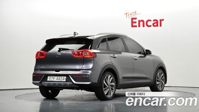 Kia Niro 2018 — photo 2