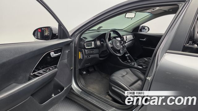 Kia Niro 2018 — photo 13