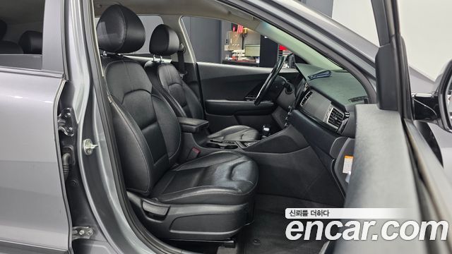 Kia Niro 2018 — photo 17