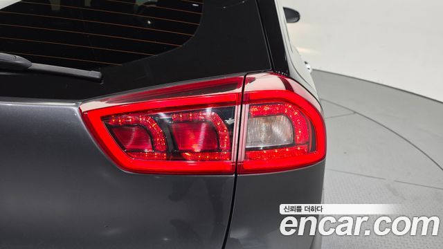 Kia Niro 2018 — photo 9