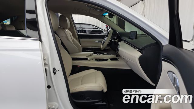 Genesis GV70 2022 — photo 11