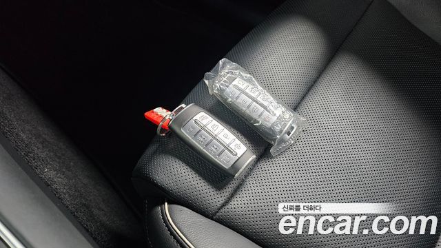 Genesis GV70 2023 — photo 21
