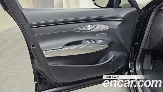 Genesis GV70 2023 — photo 14