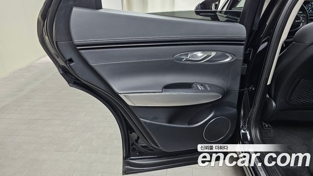 Genesis GV70 2023 — photo 15