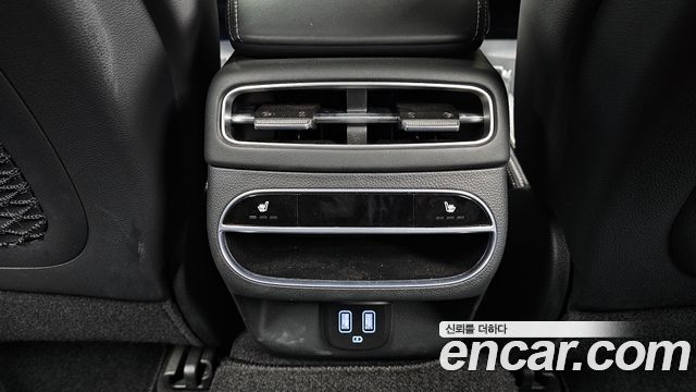 Genesis GV70 2023 — photo 32