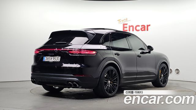 Porsche Cayenne 2019 — photo 2