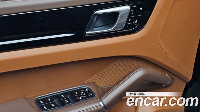 Porsche Cayenne 2019 — photo 19