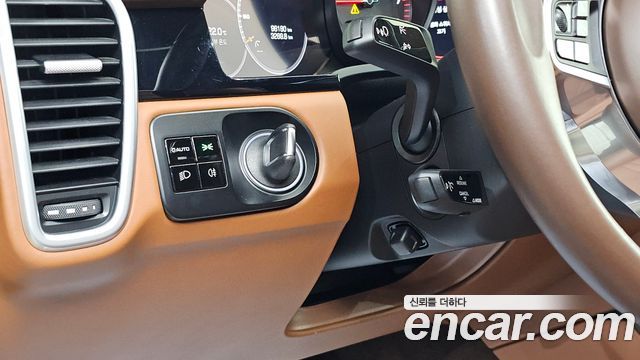 Porsche Cayenne 2019 — photo 21
