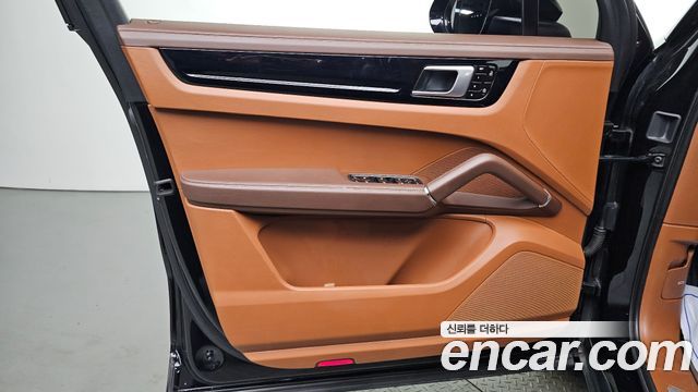 Porsche Cayenne 2019 — photo 14