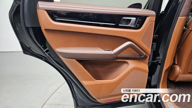 Porsche Cayenne 2019 — photo 15