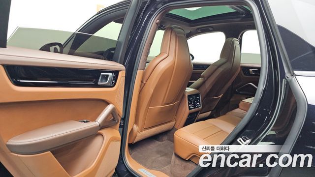 Porsche Cayenne 2019 — photo 16
