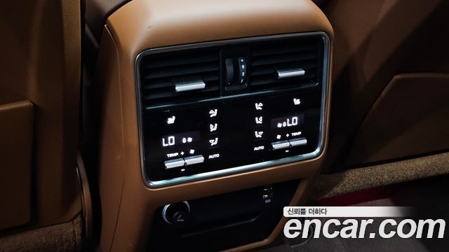 Porsche Cayenne 2019 — photo 29