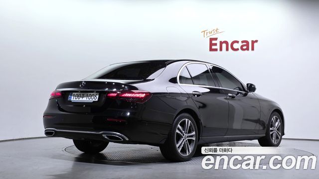 Mercedes-Benz E-Class 2023 — photo 2