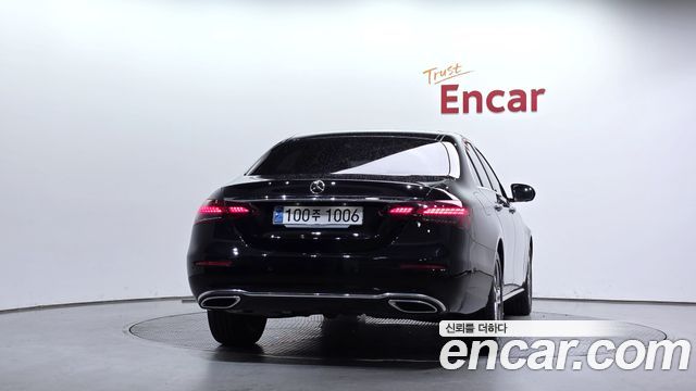 Mercedes-Benz E-Class 2023 — photo 4