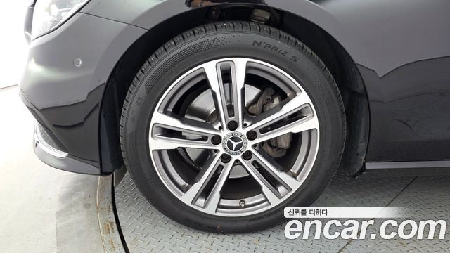 Mercedes-Benz E-Class 2023 — photo 5