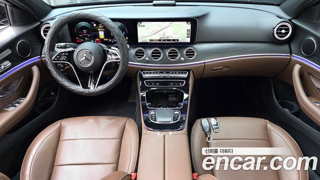 Mercedes-Benz E-Class 2023 — photo 10