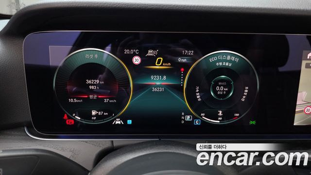 Mercedes-Benz E-Class 2023 — photo 11