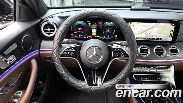 Mercedes-Benz E-Class 2023 — photo 19
