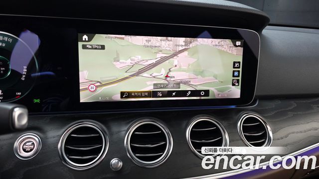 Mercedes-Benz E-Class 2023 — photo 20