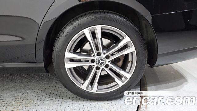 Mercedes-Benz E-Class 2023 — photo 7