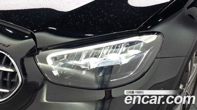 Mercedes-Benz E-Class 2023 — photo 8