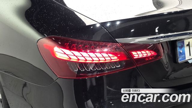 Mercedes-Benz E-Class 2023 — photo 9