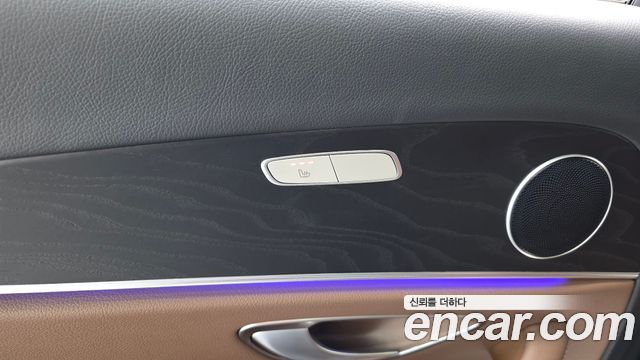 Mercedes-Benz E-Class 2023 — photo 28