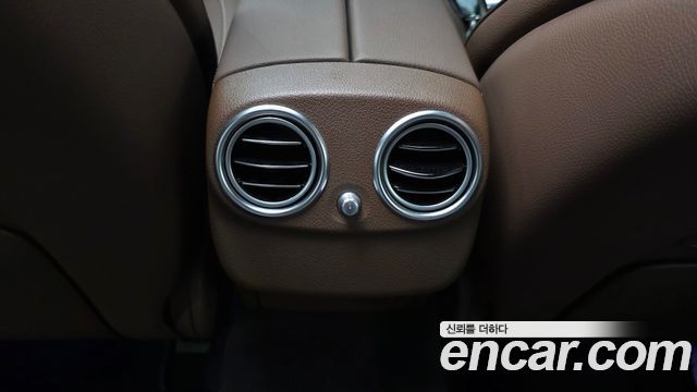 Mercedes-Benz E-Class 2023 — photo 29