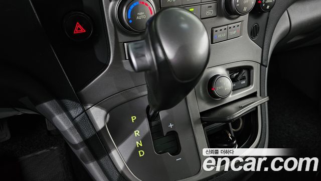Hyundai Starex 2016 — photo 9