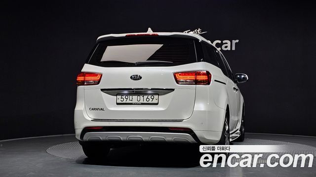 Kia Canival 2017 — photo 4