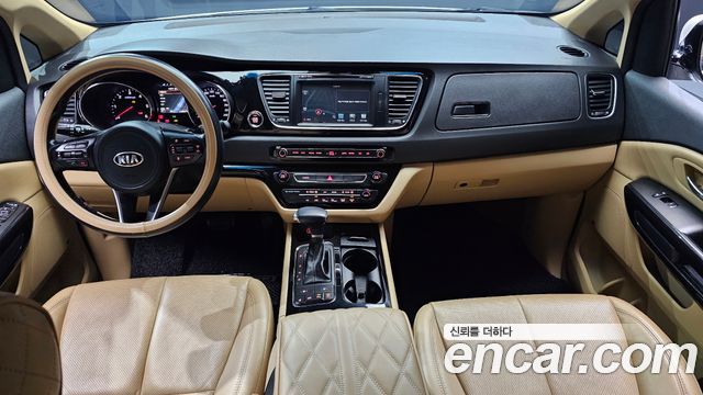Kia Canival 2017 — photo 10