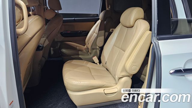 Kia Canival 2017 — photo 18