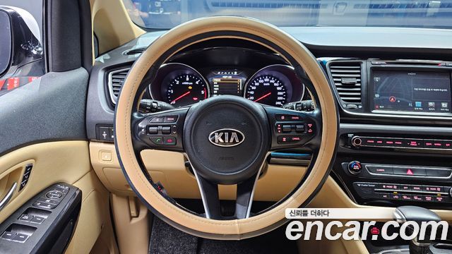 Kia Canival 2017 — photo 19