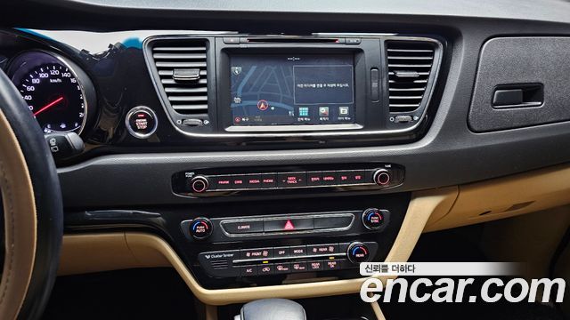 Kia Canival 2017 — photo 20