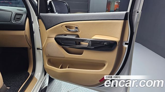 Kia Canival 2017 — photo 15