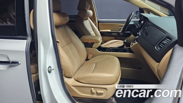 Kia Canival 2017 — photo 16