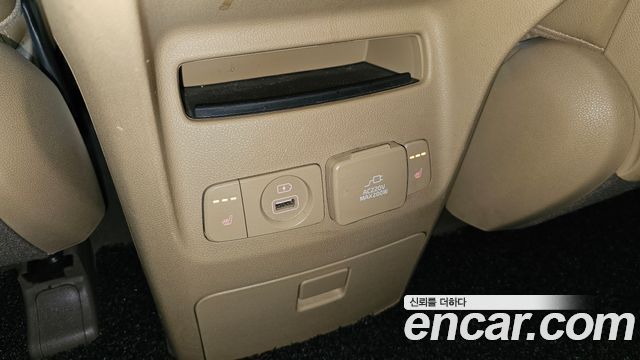 Kia Canival 2017 — photo 27
