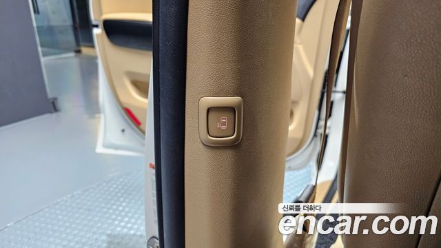 Kia Canival 2017 — photo 28