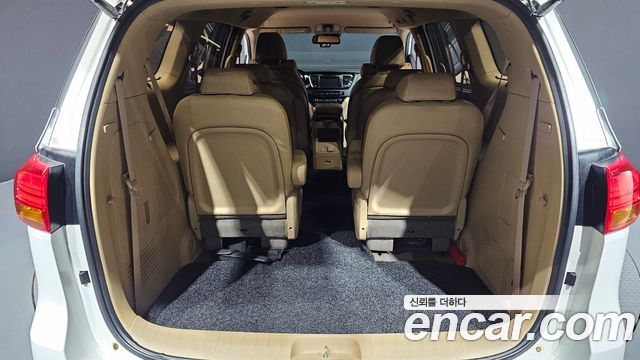 Kia Canival 2017 — photo 31