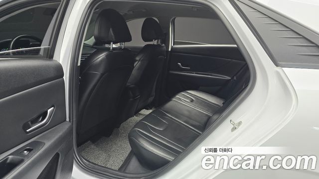 Hyundai AVANTE 2021 — photo 17