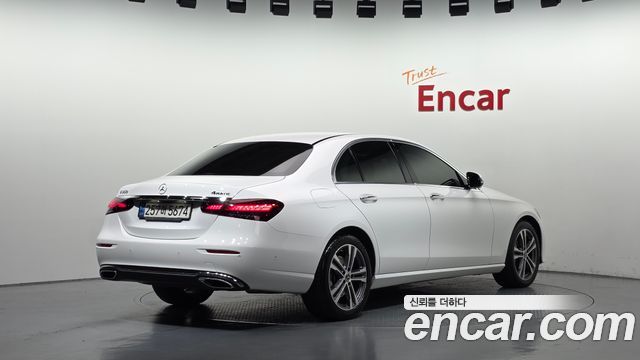Mercedes-Benz E-Class 2022 — photo 2